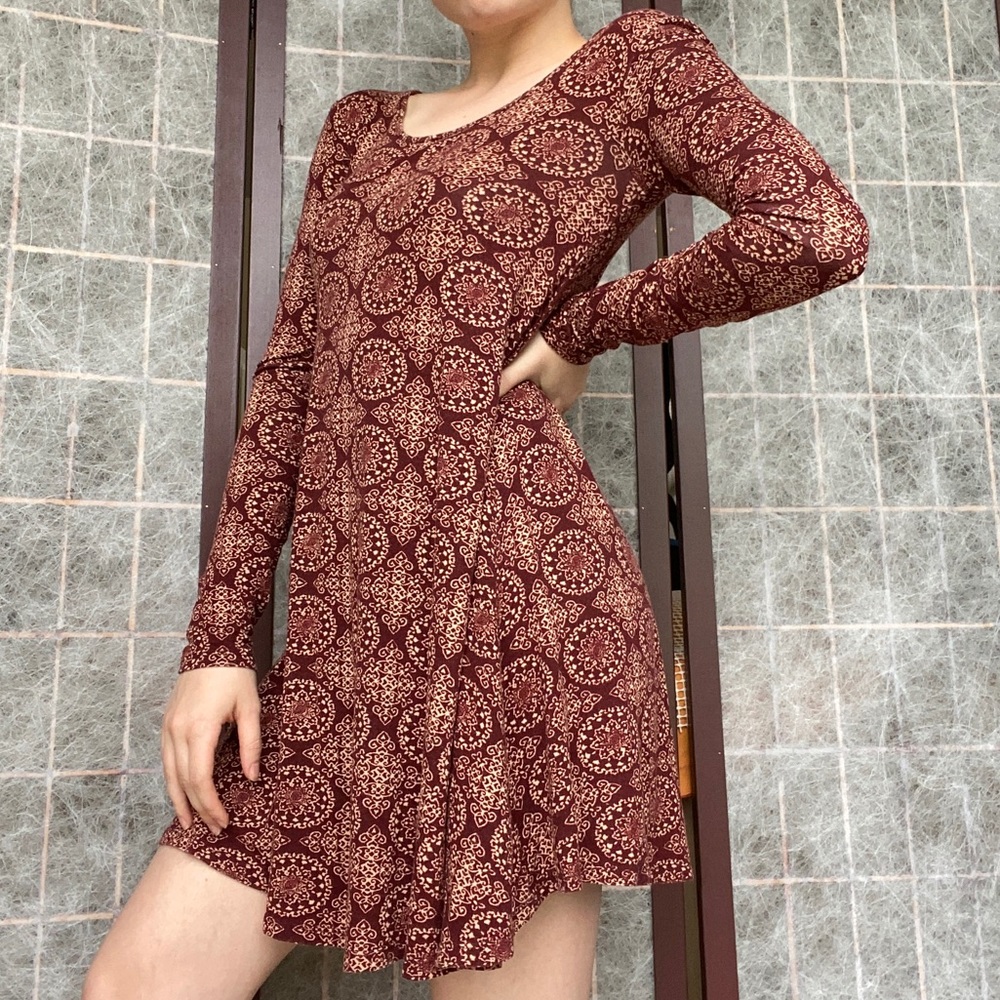 FOREVER 21 — Maroon Long Sleeve Dress